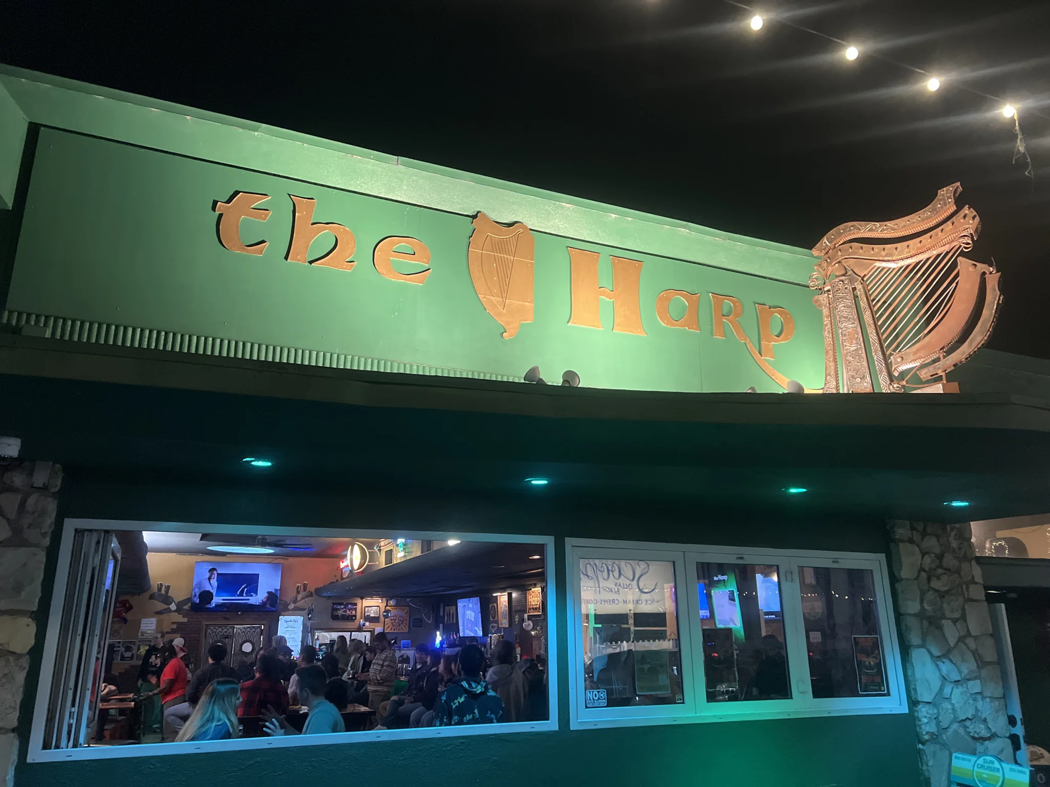 The Harp happy hour in Ocean Beach, San Diego