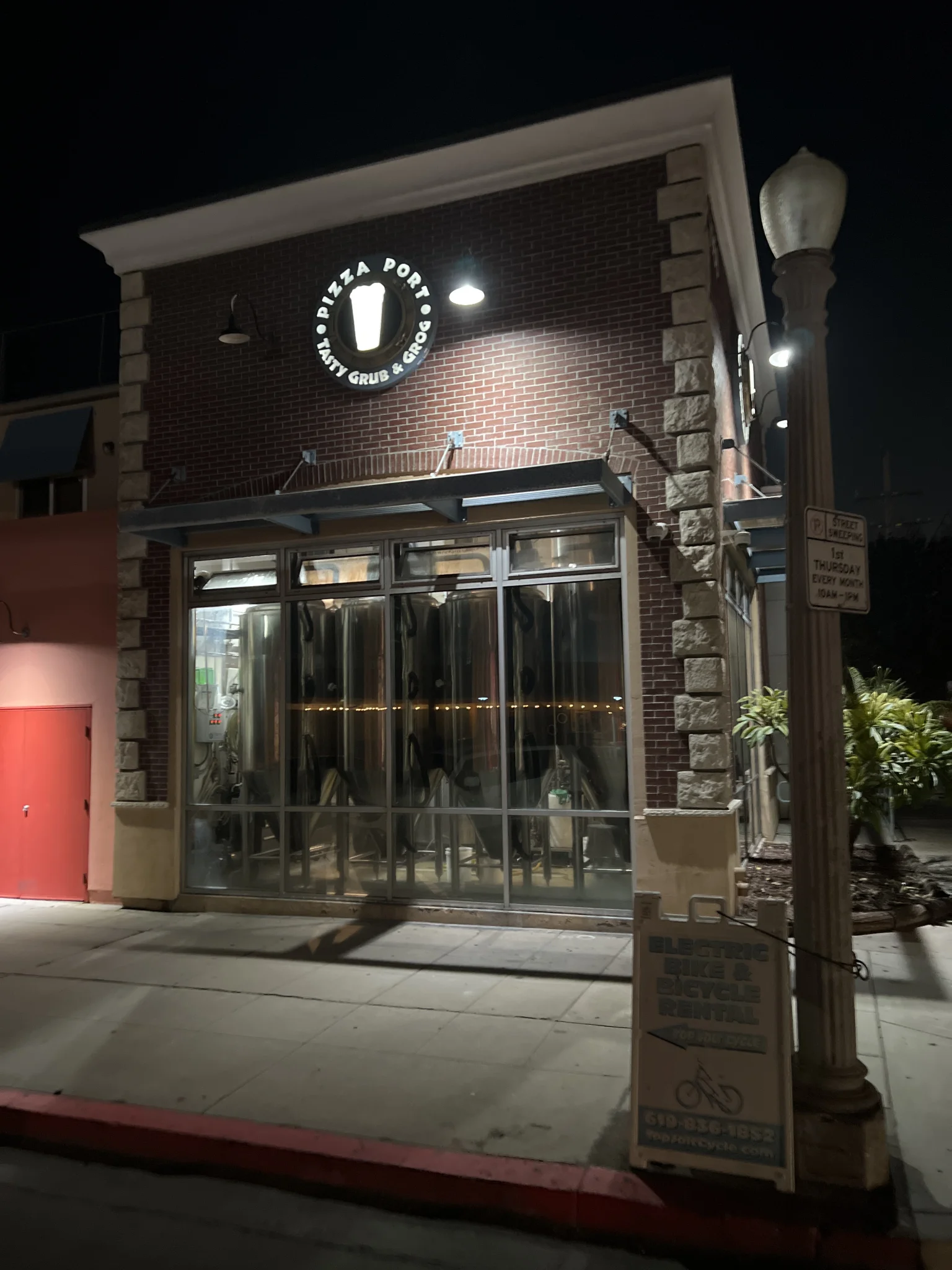 Pizza Port OB happy hour in Ocean Beach, San Diego