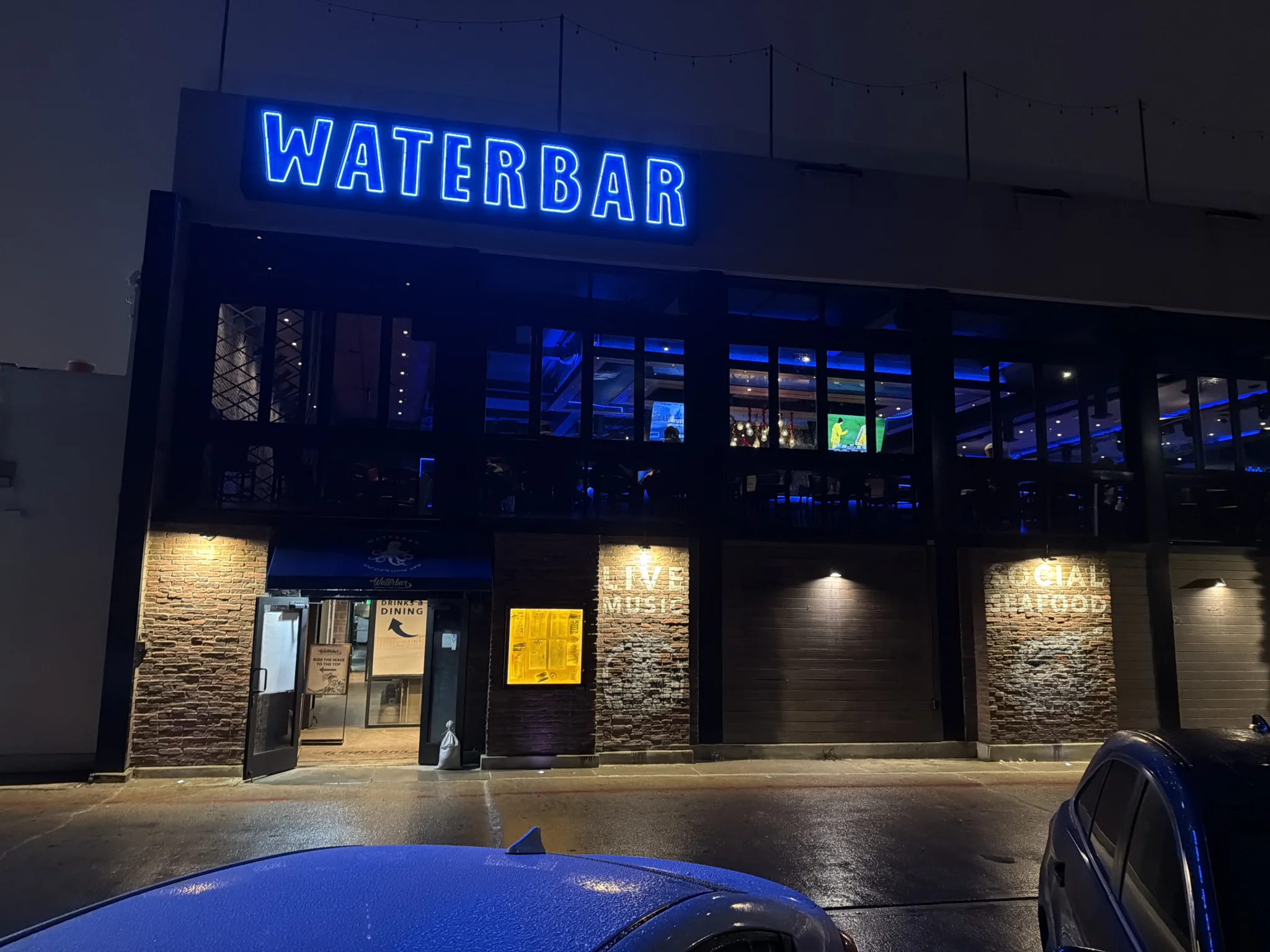 Waterbar happy hour in Pacific Beach, San Diego
