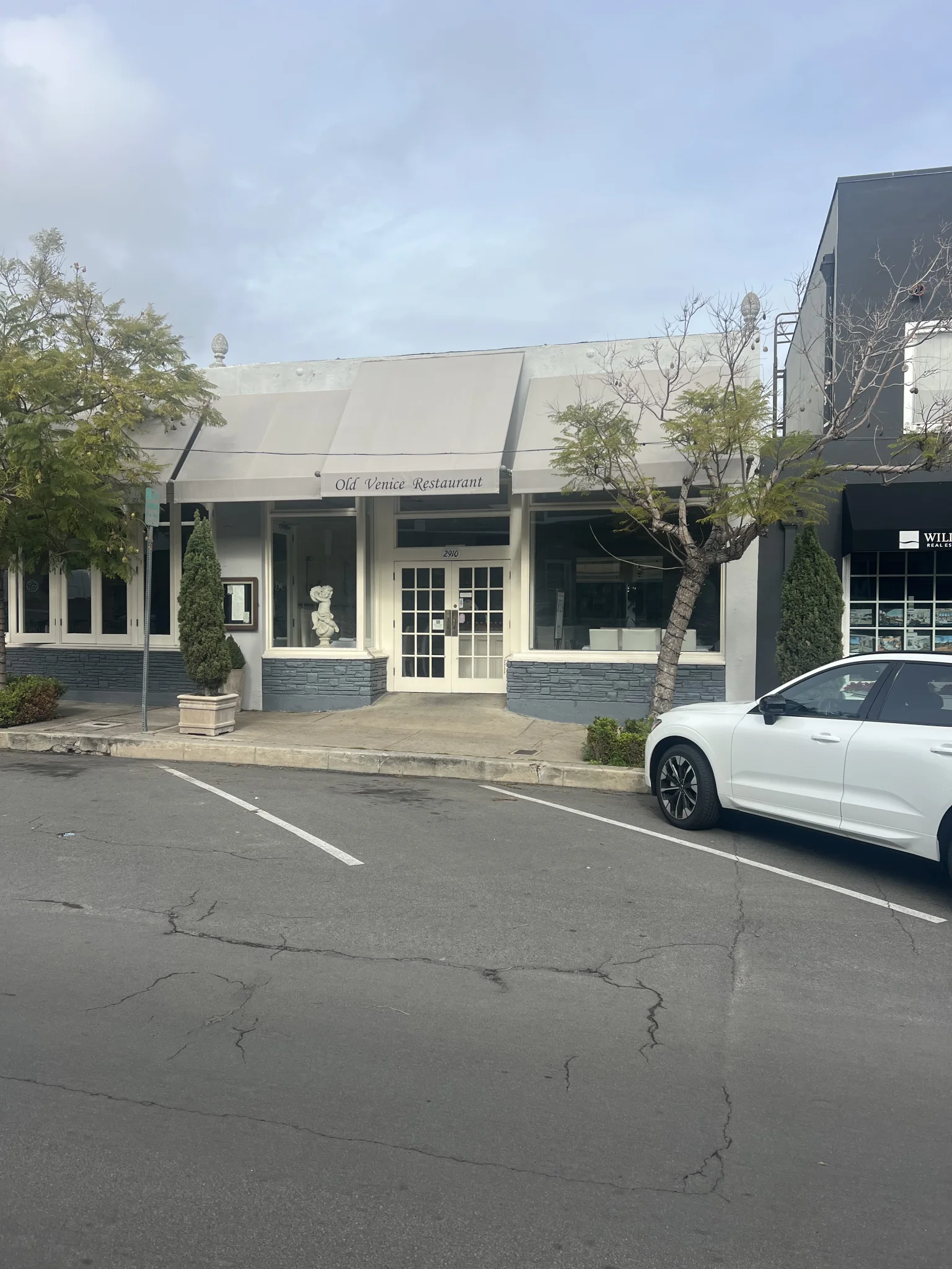 Old Venice Restaurant happy hour in Point Loma, San Diego