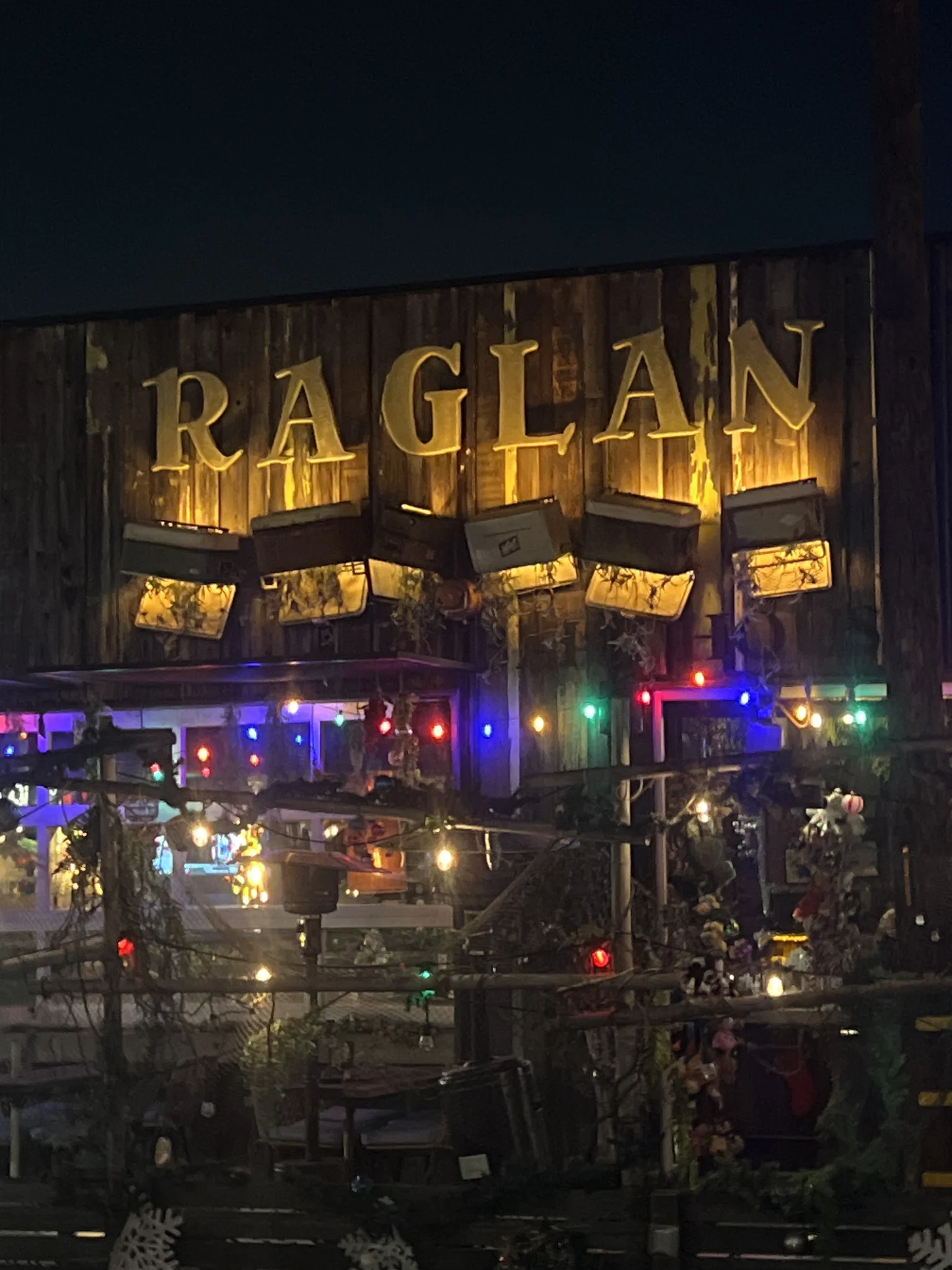 Raglan Public House happy hour in Ocean Beach, San Diego