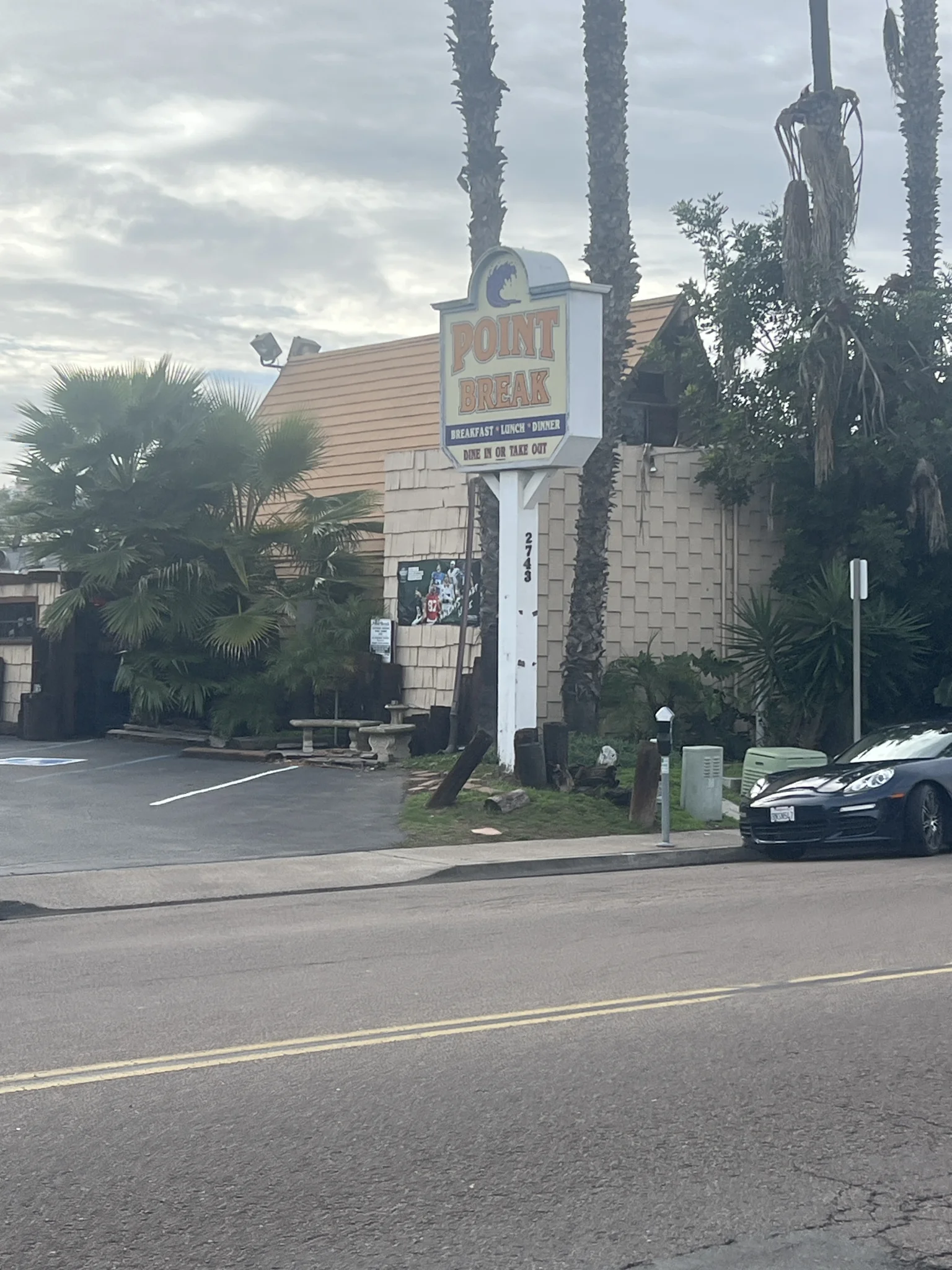 Point Break Cafe happy hour in Point Loma, San Diego