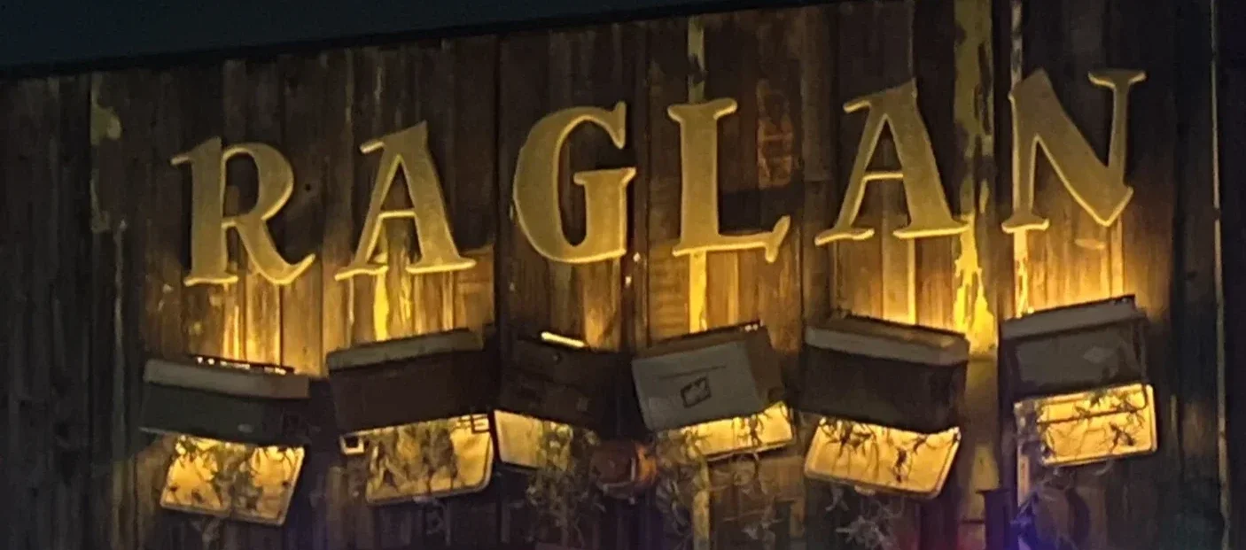 Raglan Public House happy hour in Ocean Beach, San Diego