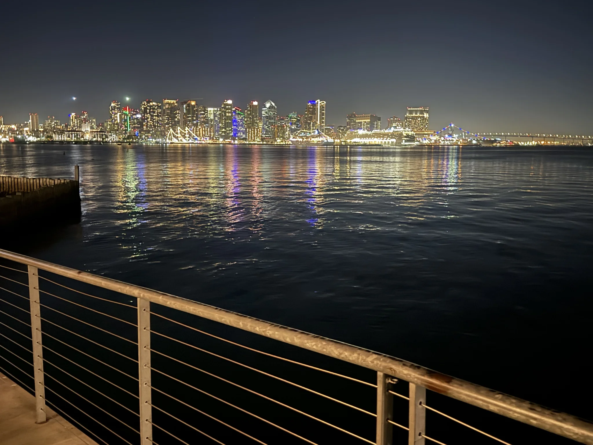 C Level Lounge - Happy Hour in Harbor Island