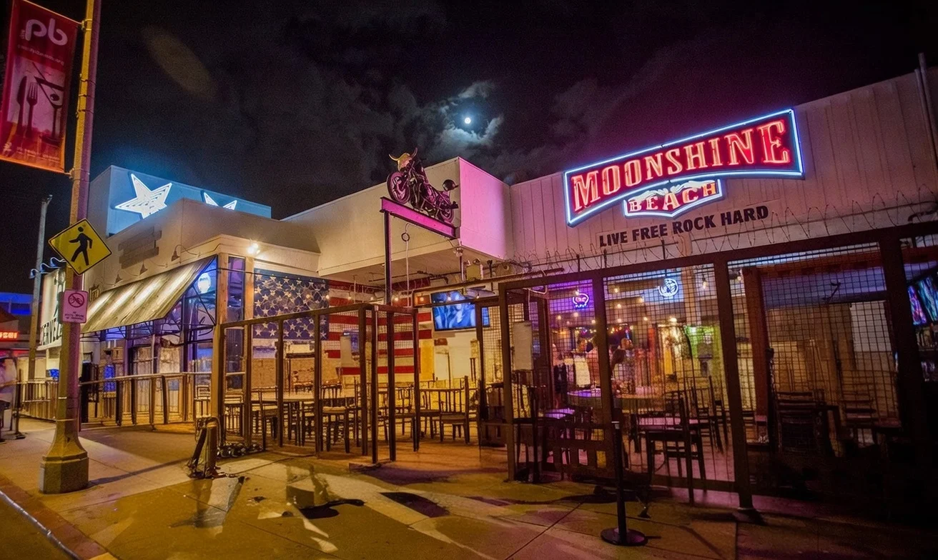 Moonshine Beach - Happy Hour in Pacific Beach