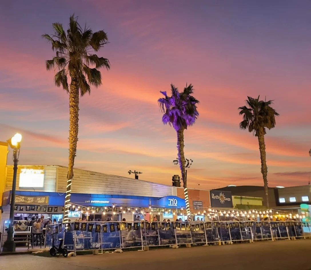 710 Beach Club - Happy Hour in Pacific Beach